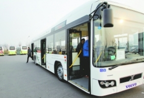 广州新购入70台新型公交 玻璃可自爆