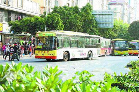 从海沧坐公交，可到六个区中任何一个区，还可以到漳州开发区、角美等地