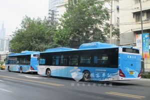 南京900辆纯电动公交车陆续上路运行