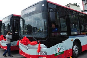 四川成都超5万人申请定制公交