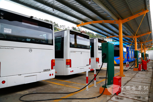 纯电公交车充电站