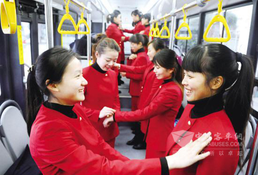 BRT公交上的乘务员