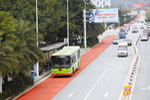 广西南宁首条彩色公交专用道正式启用