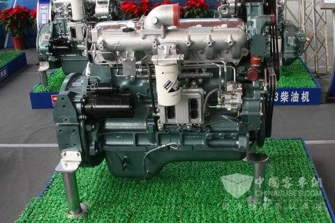 玉柴机器2010年营销服务大会现场展出的玉柴YC6G柴油机