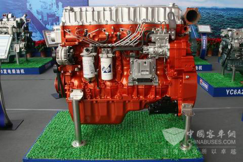 玉柴机器2010年营销服务大会现场展出的玉柴YC6K-30柴油机