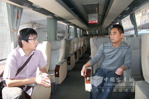 负责驾驶中通领航的司机向记者畅谈感受