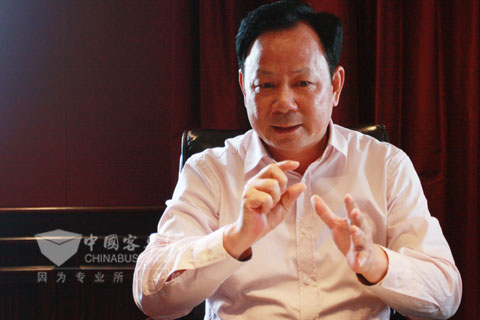 五洲龙客车董事长张景新