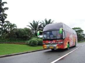 黄海客车巡游深圳场面火爆