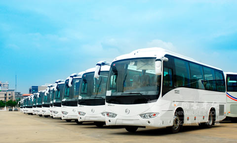 服务地震灾区人民的金旅客车