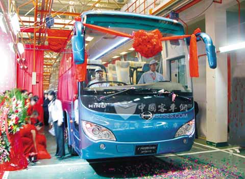 广汽沈阳基地新下线的公路客车SFQ6115客车，该车车长为11.5米，45座。