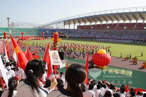 全运会烟台火炬传递现场激情澎湃的表演
