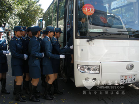 宇通阅兵运输保障队用车接送官兵