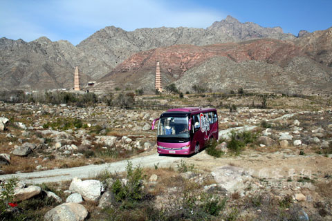 新捷冠与巍巍贺兰山完美融合