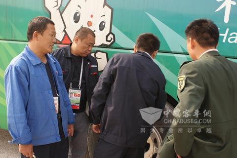 返回车辆驾驶员与中通服务人员反映车辆情况