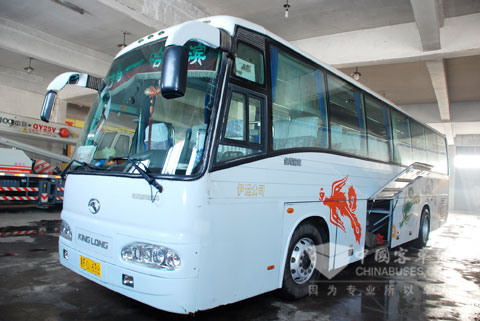 韩晓辉于2003年购买的大金龙XMQ6115CS至今180万公里无大修，外观如新