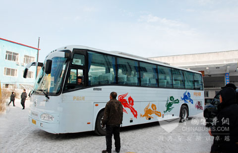 XMQ6115CS仍然每天往返于伊春-哈尔滨，每天行程830公里