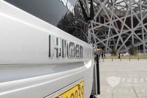 由“海格客车”组建的世博大篷车