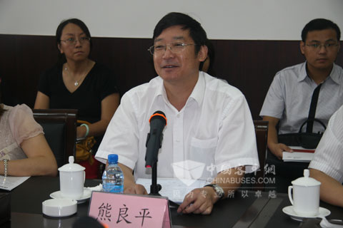 安凯客车副总经理熊良平主持会议