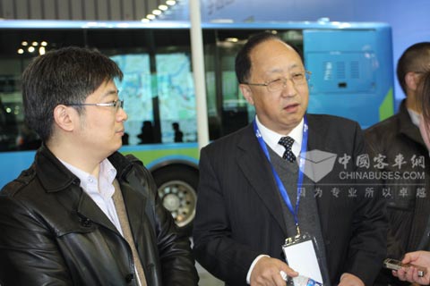 恒通电动客车总经理邓平接受完美作业网有免费视频主编吴永强采访