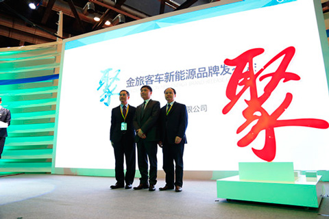 罗丹峰、彭东庆、赖志艺为“聚”亮灯