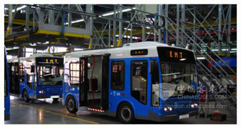 生产线上的电动客车