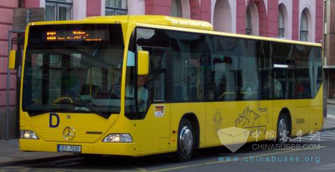 梅赛德斯-奔驰在印度推出低地板城市客车