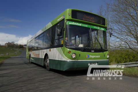 捷达客车行驶在路上