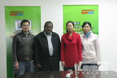 斐济运营商在中国客车英文网合影
