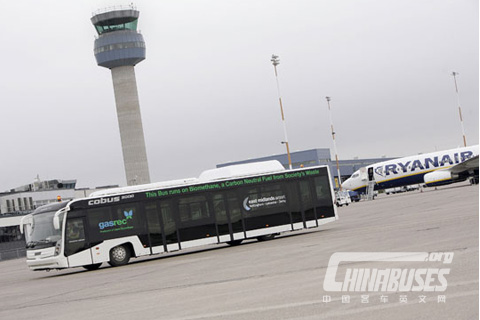 世界上首例使用液化生物甲烷气驱动的机场摆渡车