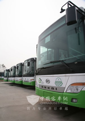 交赴巴基斯坦的安凯CNG客车