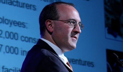    伟世通创新、设计及先进电子元件全球主管Tim Yerdon将重点放在市场的大趋势上