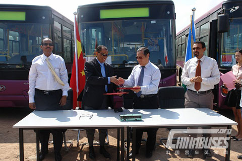 援吉公交车项目交接证书在吉签署