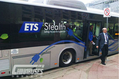 嘉宾们试乘体验“史上最安静”大巴