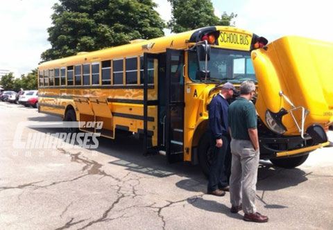 麦格纳零部件成功配套纳威斯达校车