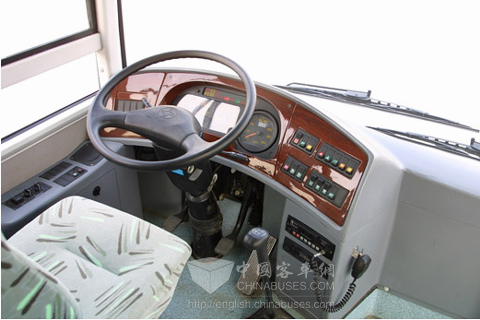 JS6851H1 驾驶区域