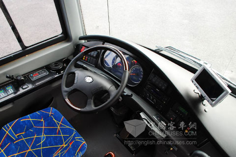 中通客车 LCK6129H 驾驶区