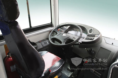 中通客车 LCK6120GT 驾驶区