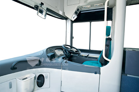 驾驶座椅高度可调，带缓震功能，缓解驾驶疲劳