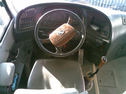 出售二手04年金龙客车6840