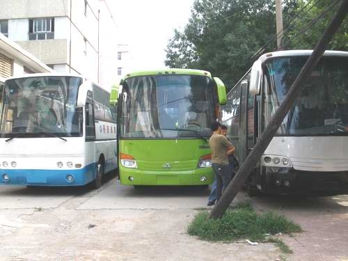 部客车超低价出，谁来的早谁就低价买走。