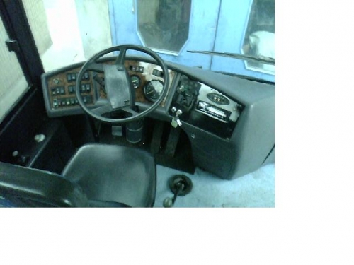 出售02年51座安凯