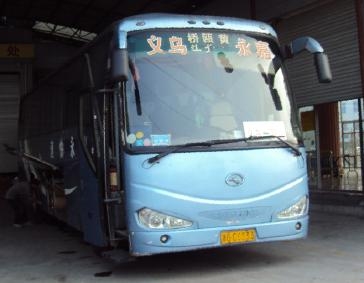 金龙6118.进口300康明斯动力..登记日期为2003年7月.现低价转让。欲购从
