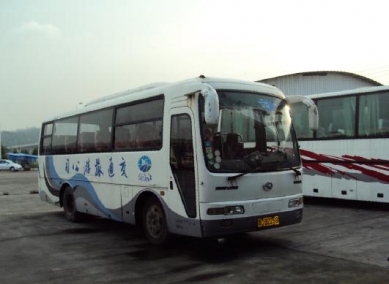 转让2003年4月份金龙6792.29座.锡柴4113发动机。旅游客运下线，转让价3.8万元 
