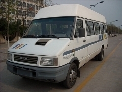 2002年24坐依维柯