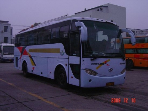 我司下线数台金龙客车