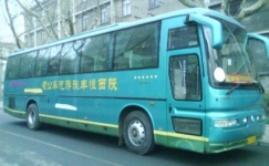 出售02年的47座的厦门金龙客车 此车现在跑班车 连活带车一起出售