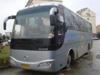 转让49座中大旅游豪华客车，初次登记时间为2005年2月，