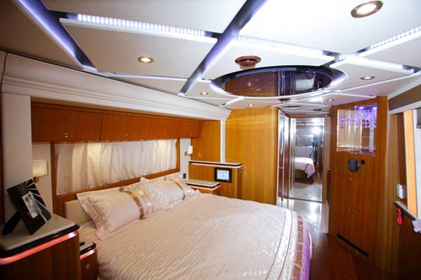 申龙SLK5180XLJ房车（柴油国四2-9座）