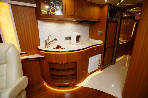 申龙SLK5180XLJ房车（柴油国四2-9座）