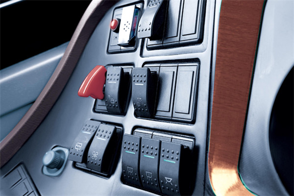 金旅XML6957J15N客车（天然气国五24-40座）